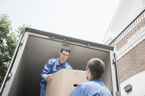 Local moving support for homes and businesses in Roehampton