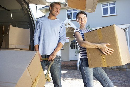 Local moving service handling student and home removals in Roehampton